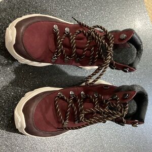 Sorel boots… women’s. Sz. 9… excellent condition.